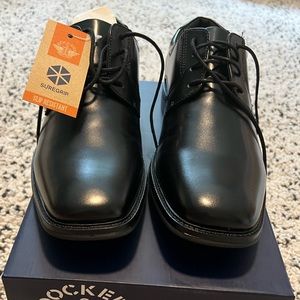 Men’s work/slip resistant Dockers black shoe